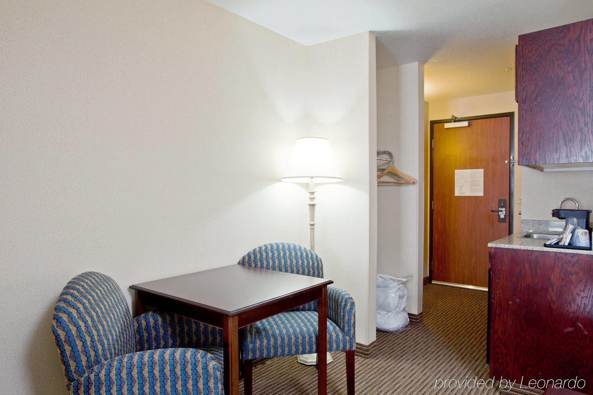 Holiday Inn Express & Suites Jackson, An Ihg Hotel Room photo