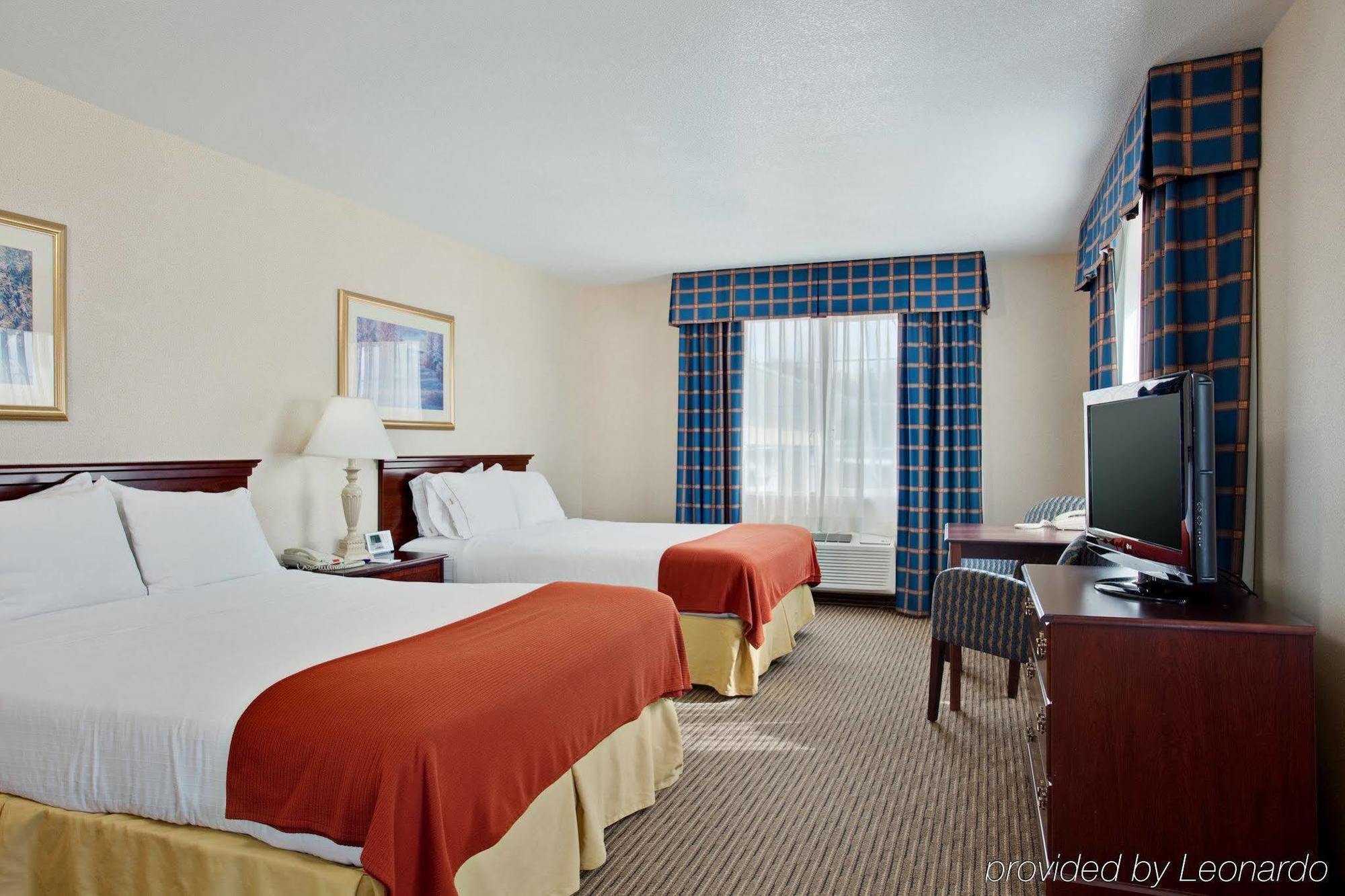 Holiday Inn Express & Suites Jackson, An Ihg Hotel Exterior photo